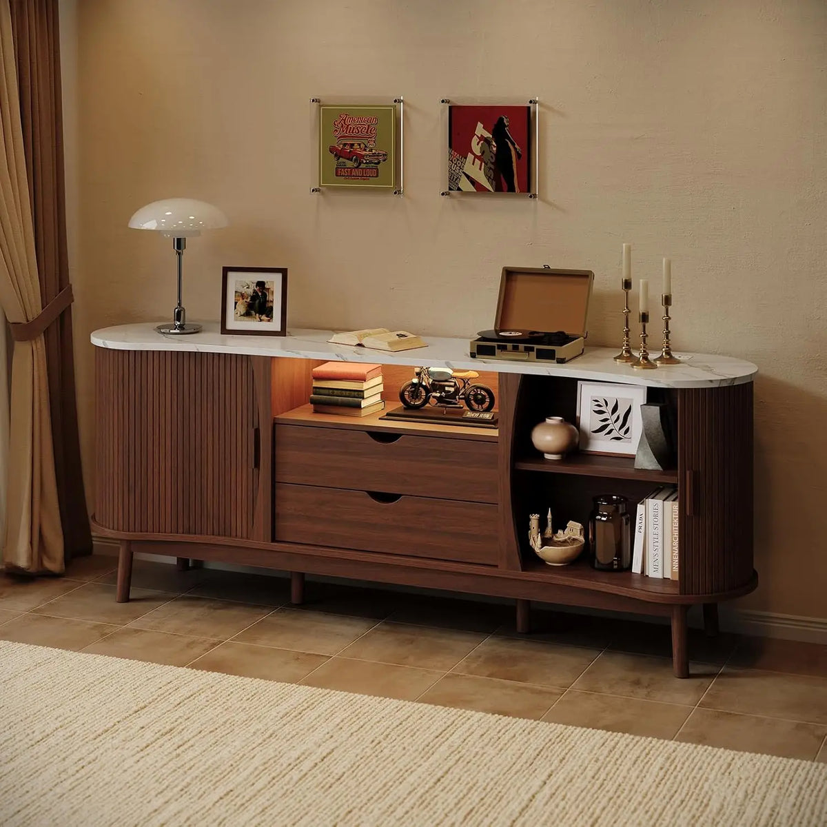 Mueble de TV acanalado de 70 pulgadas para televisores de hasta 80", consola moderna de mediados de siglo en forma de frijol con USB/toma de corriente, luces LED y almacenamiento - para sala de estar, dormitorio (negro/nogal)
